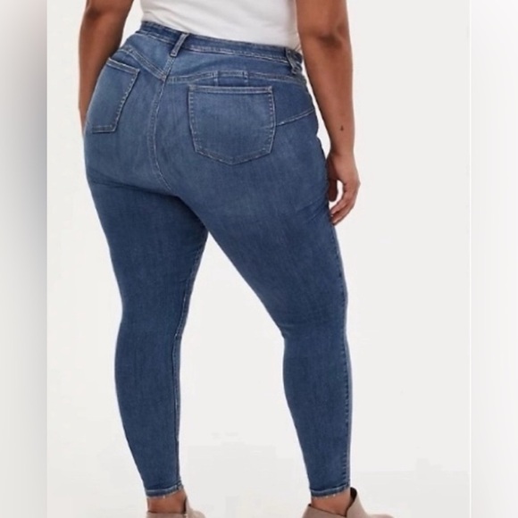 Torrid Bombshell Skinny Premium Stretch size 16 regular - Picture 1 of 10